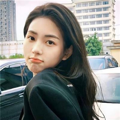 沙滩上的夏娃